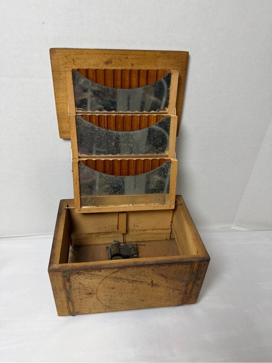 Vintage Wooden Cigarette Dispenser 30 Cig Wind Up Music Box MCM See Note